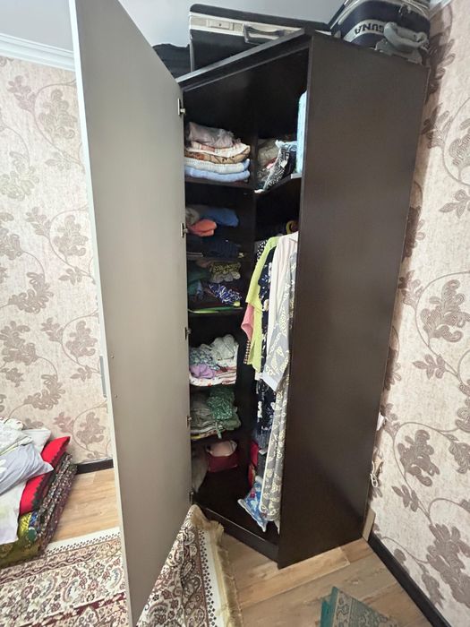 Угловой шкаф с зеркалом