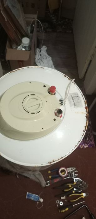 Ariston sotiladi ishleydi suv sizadi sozlab ishlatadigan insolar uchun