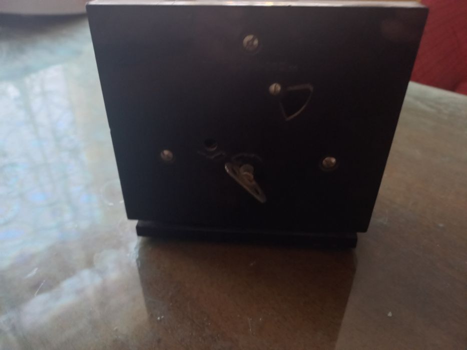 Часы настоттольные