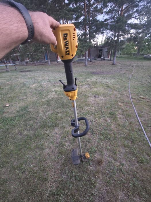 Продам триммер Dewalt