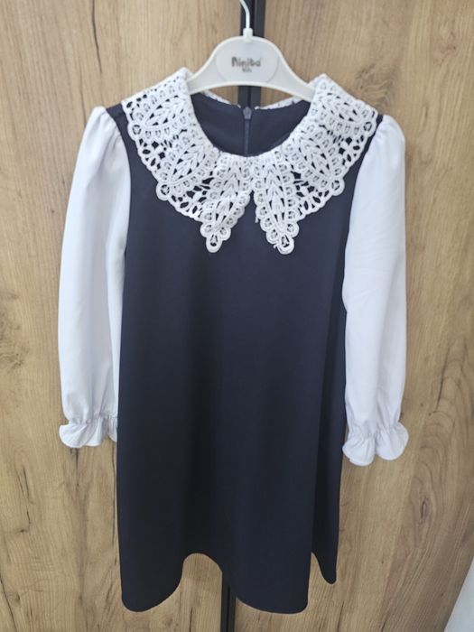 Продам школьное платье на девочку.