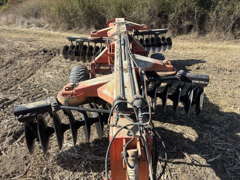 Prestare servicii agricole Massey Ferguson 220cp