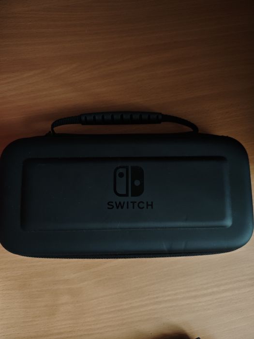 Продам Nintendo switch oled 128gb + чехлы