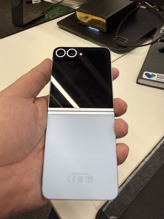 Битый Samsung ZFlip6
