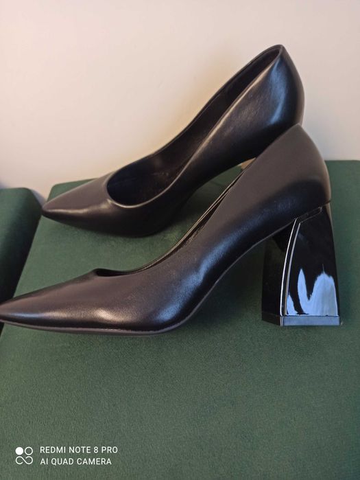 Нови обувки на ток