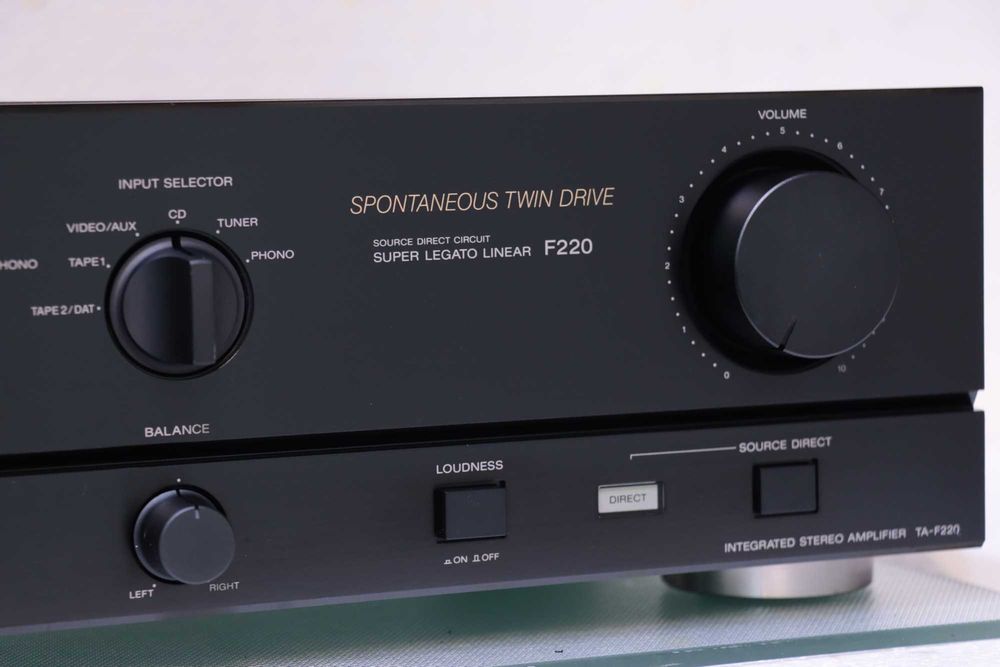 Amplificator Integrat Sony TA-F220 - Made in Japan,2x80W.