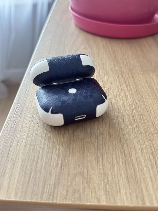 Продам кейс от наушников airpods 3
