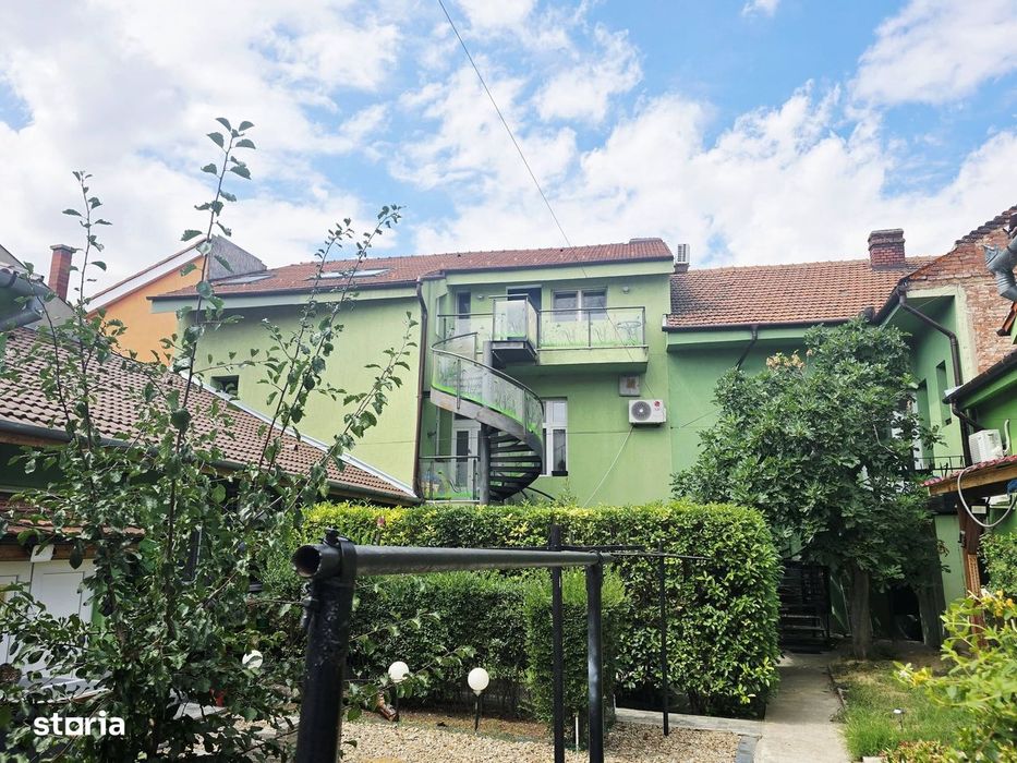Apartamentul de pe malul Crișului , cu view înspre Palatul Primăriei