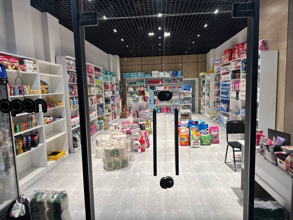 Сдам половину помещения в аренду под продуктовый магазин ,ателье и т.д