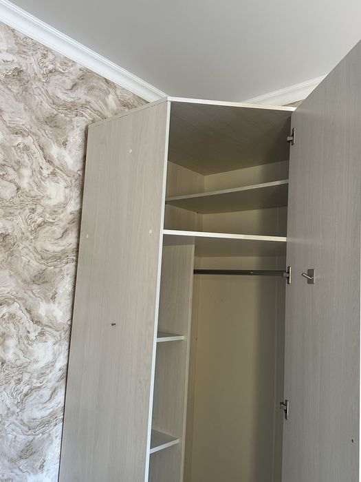 Шкаф угловой с зеркалом