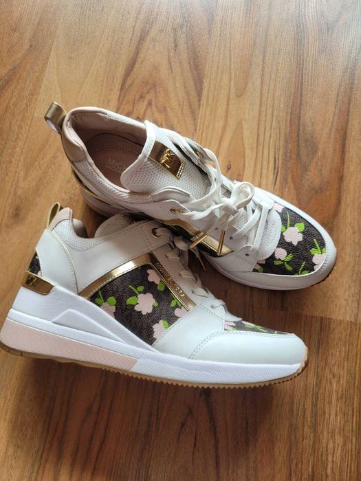 Michael Kors George Wedge Flowers