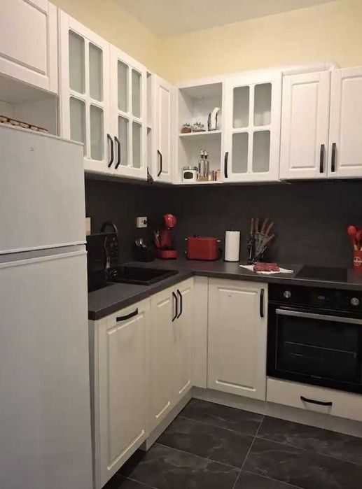 Дава се под наем Тристаен апартамент в София, Център - 90 кв.м за 796.62 € - Снимка #3