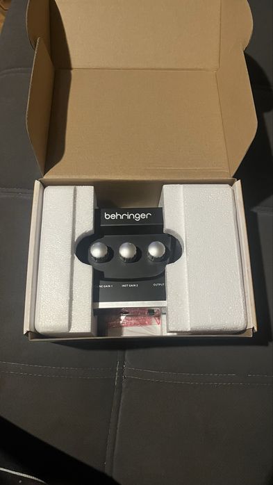 Звуковая карта Behringer U-Phoria UM2