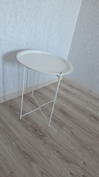 Стол со стульмя в отличном состояний