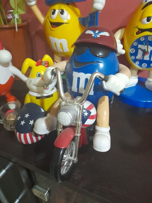 За колекционери се предлагат фигури на М&М