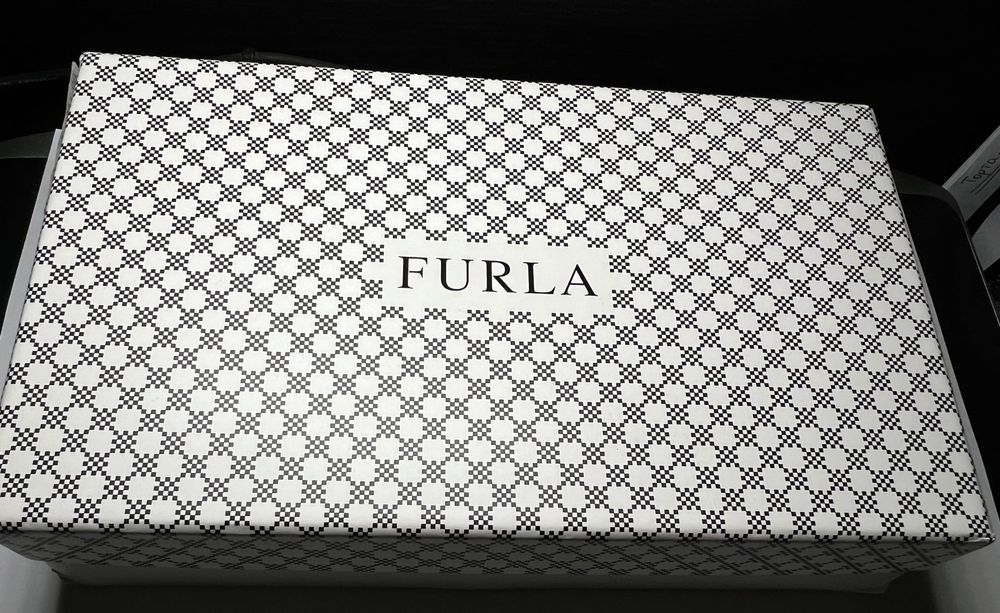 Оригинално Портмоне Furla - светло розово, ново, закупено от Англия