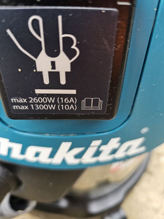 Aspirator makita VC2012L