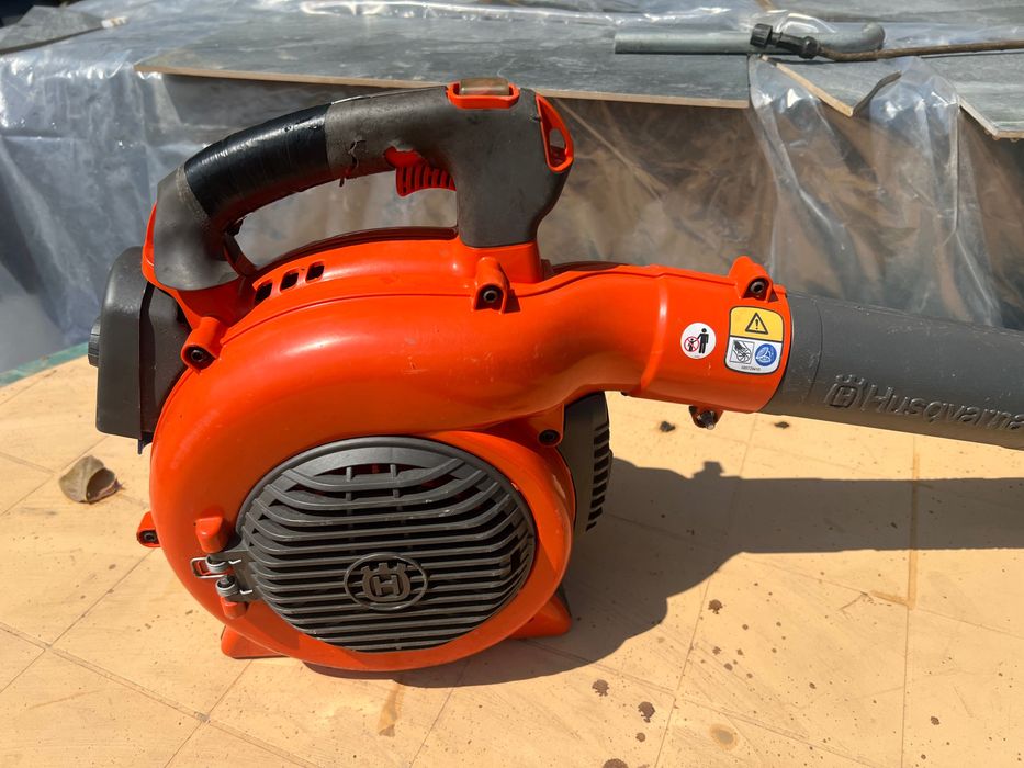 Моторна духалка Husqvarna 125BV