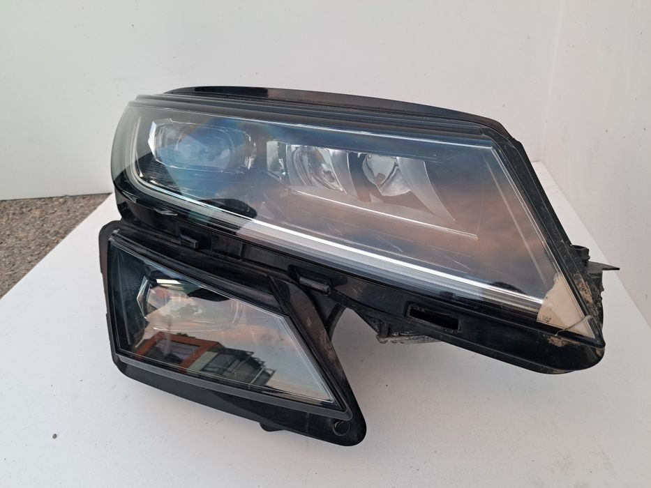 Десен фар Skoda Kodiaq Full Voll Led Шкода Кодиак фарове