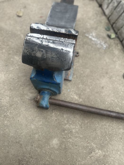 Продам тиски большое