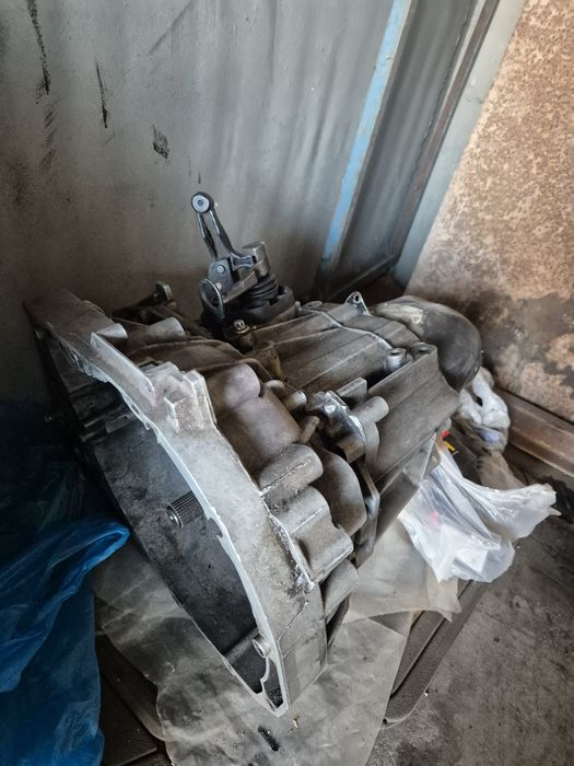 Коробка передач 5- ступка на Ларгус