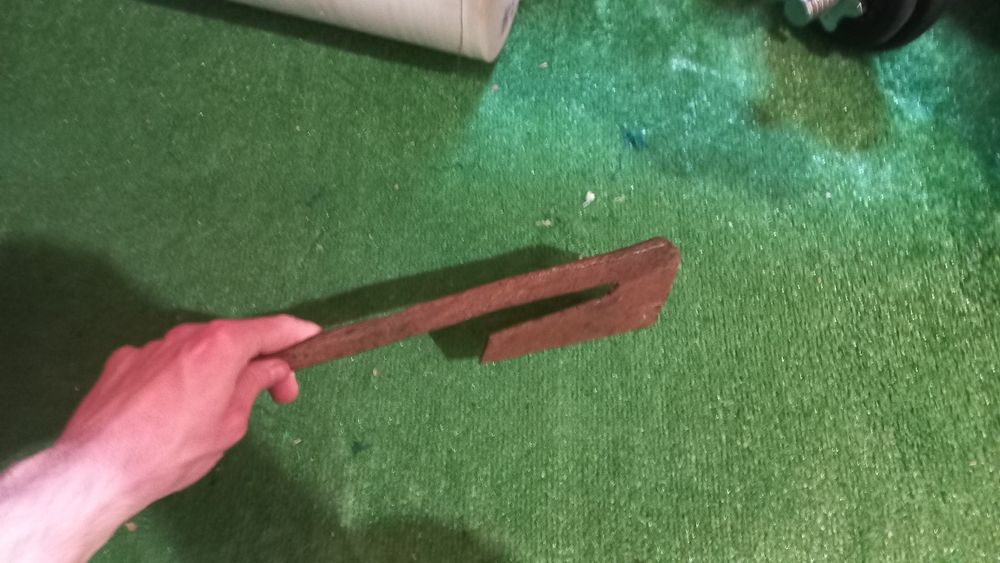 Стара кована брадва