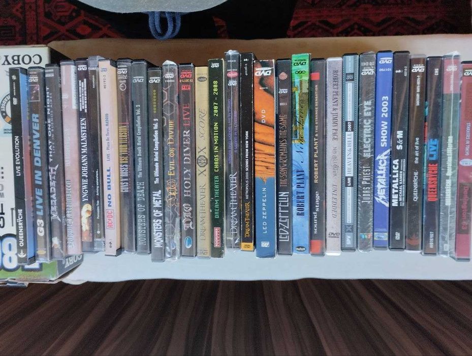 Продаются DVD диски.