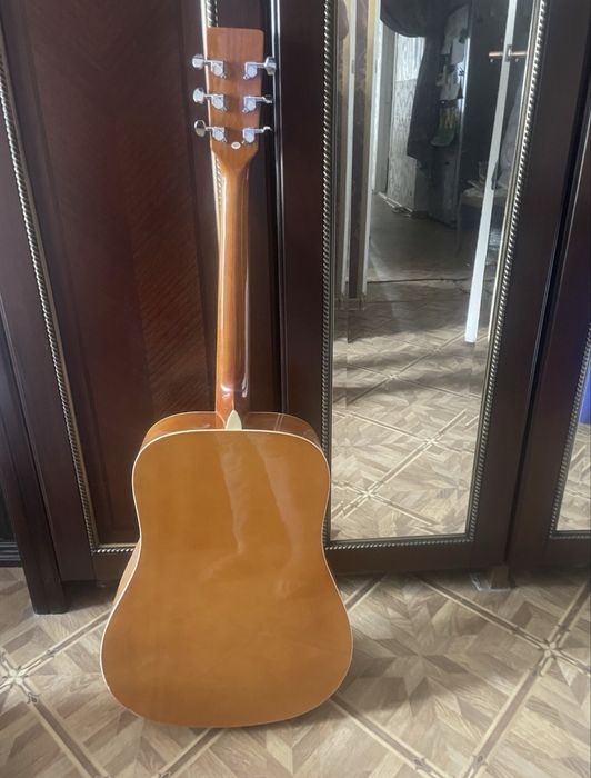 Акустическая гитара HOMAGE небольшой дефект на корпусе, в цене учтено