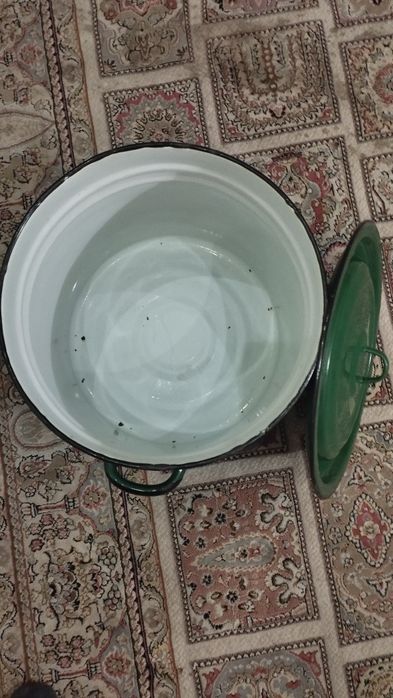 Кастрюли домашние. Эмалированная и алюминиевая