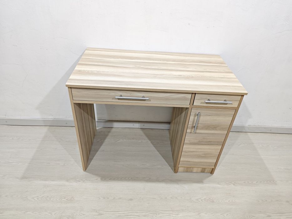 Письменные столы  для школьников и взрослых.