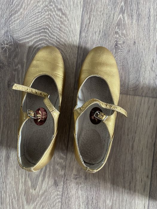 Продам танцевальные туфли