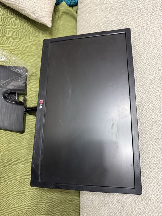 Монитор     lg 19 “