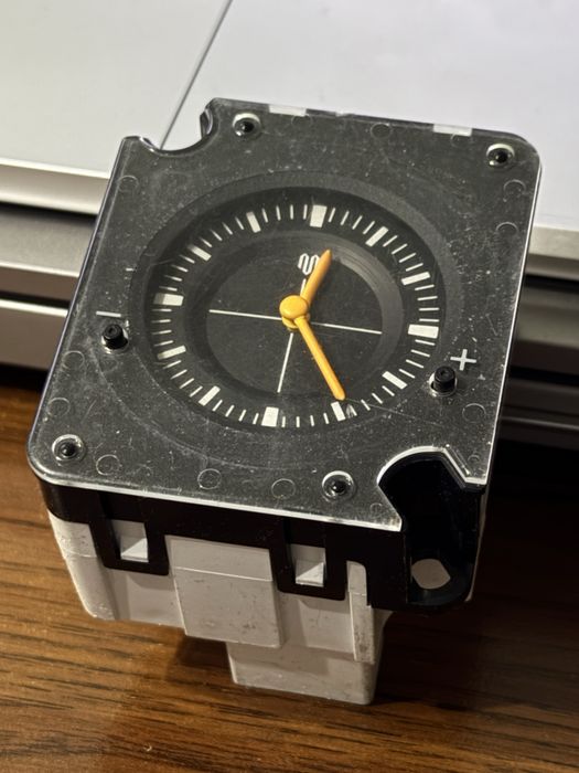 Часы на Toyota Prado 95