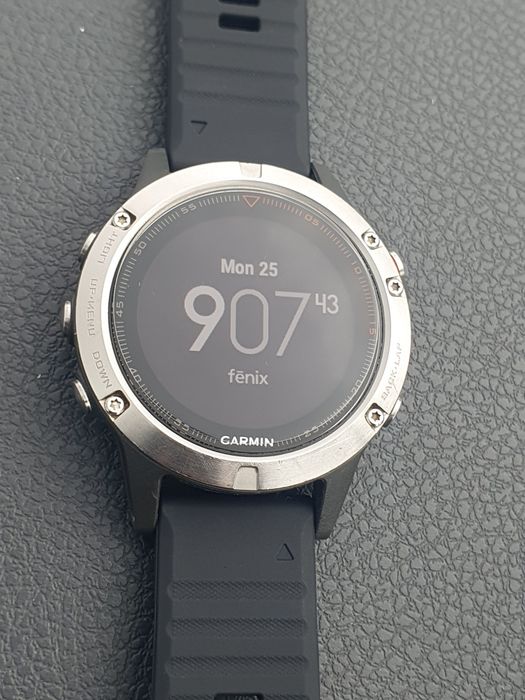Продавам часовник Garmin Fenix 5 Silver