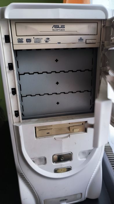 Vând unitate PC, cu Windows 7