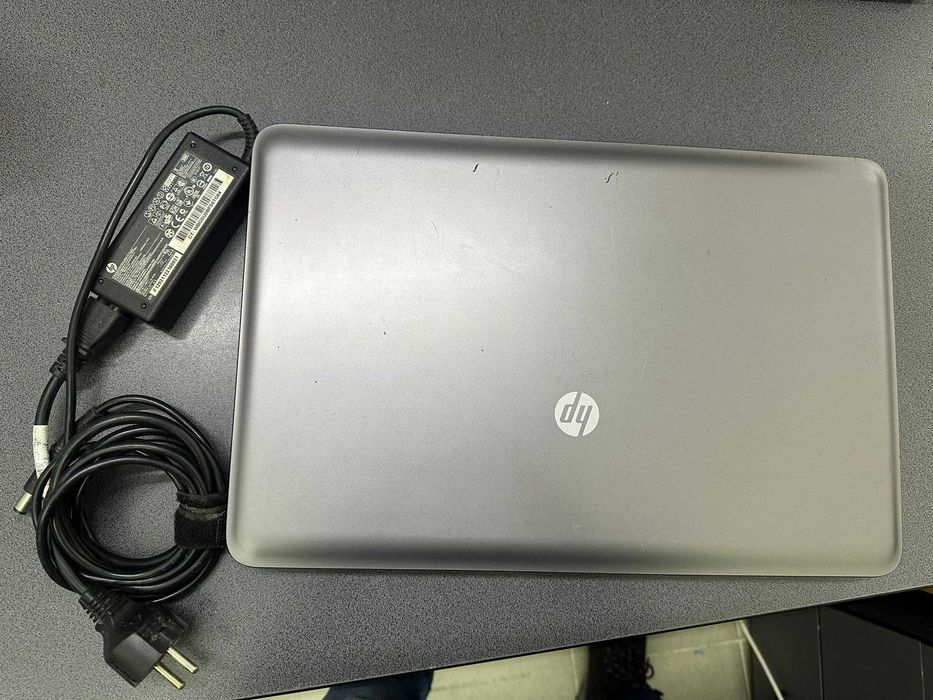 Laptop hp amd radeon de culoare gri