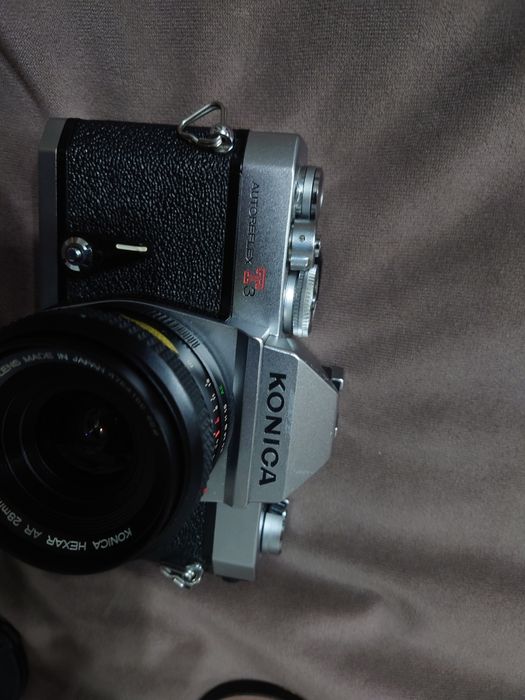 SLR Konica Autoreflex T3 (N} cu obv Hexar AR 28mm
