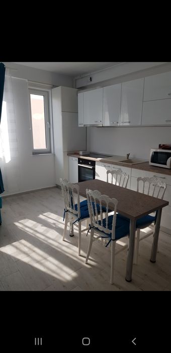 Închiriez apartament