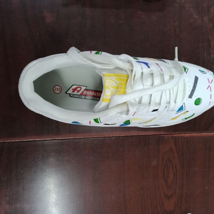 Кроссовки белые, спортивные