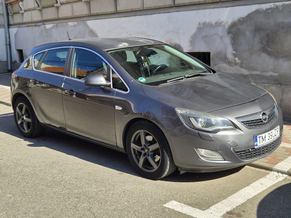 Opel Astra J  2010