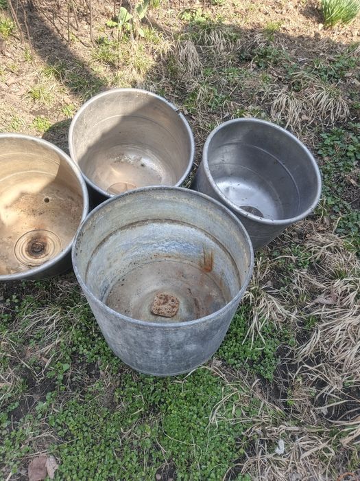 Баки для воды разных размеров.