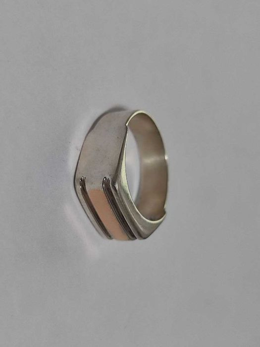 Кольцо серебряное с латунью стильное, разм.19