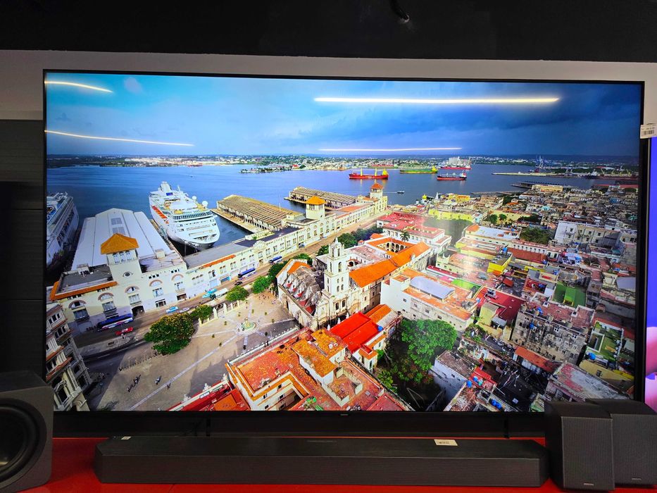 Televizor Smart SAMSUNG LED UE85CU7172 Gigant 214 cm Crystal UHD 4K HDR Smart TV WiFi Clasa G Garantie Reselecto