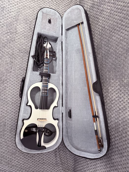 Vioara Electrica Aston Villa - 4/4 cu arcus, cutie si accesorii