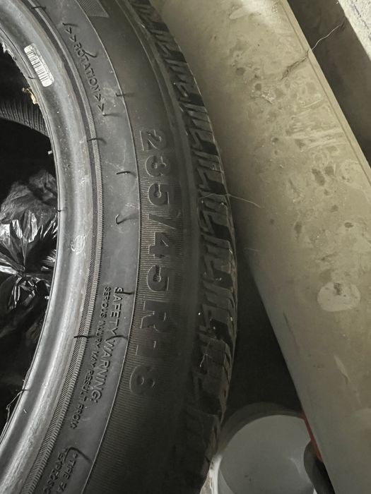 235/45/18 Шины зима triangel