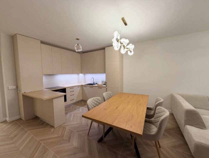 Дава се под наем Тристаен апартамент в София, Витоша - 127 кв.м за 1345.38 € - Снимка #1