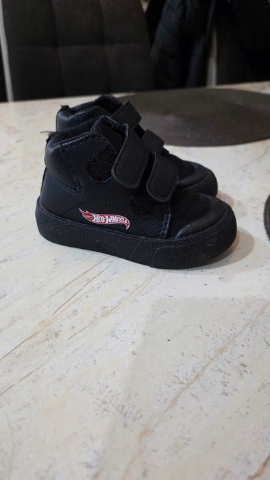 Adidasi adidas si ghetute hot wheels bebe