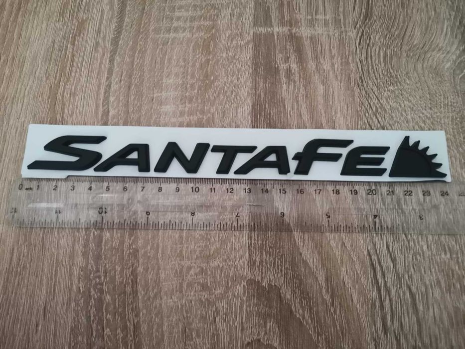 черен надпис Hyundai Santa fe