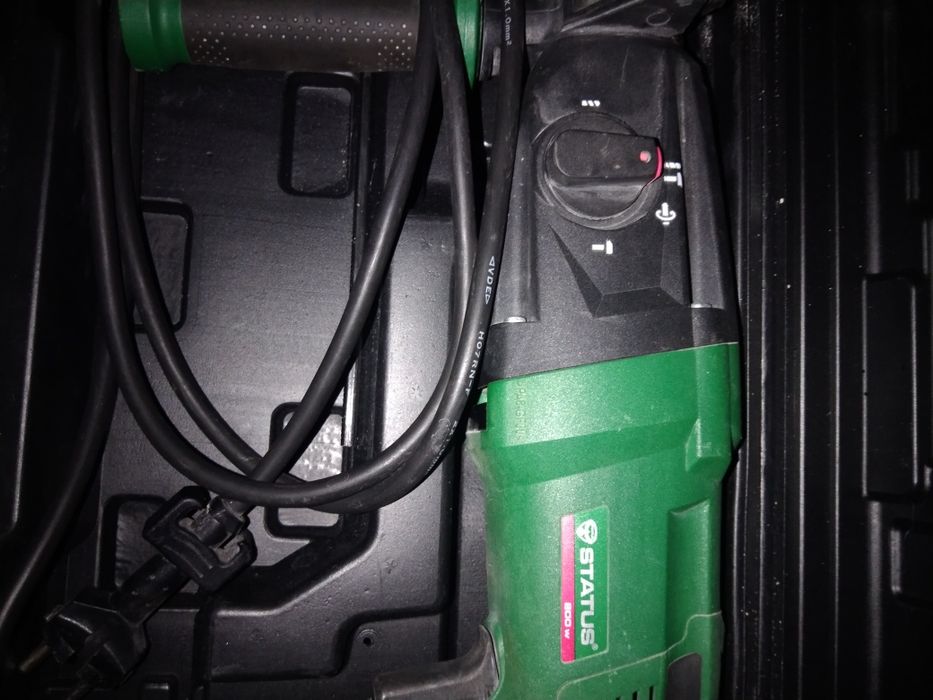 Ciocan rotopercutor și mașină de găurit