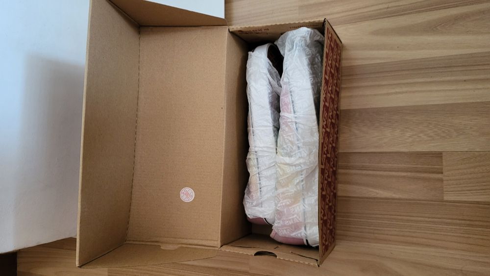 Vans femei aura shift multi/tr wht,marimea 40.5,noi,cu eticheta